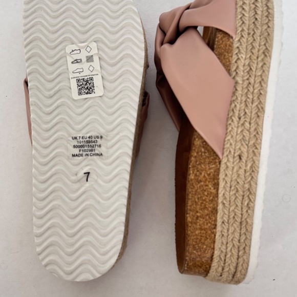 Pink Sandals - Picture 4 of 4